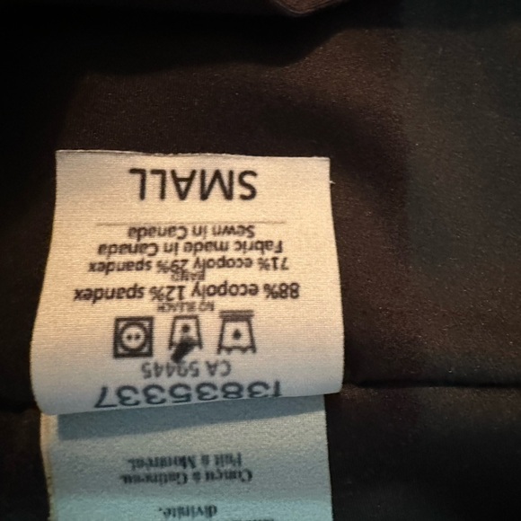 Experience comfort and style with our classic leggings - Picture 3 of 3